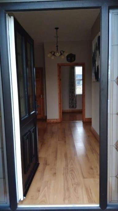 Cheerful Three Bedroom Country Cottage Ballina  Exteriér fotografie