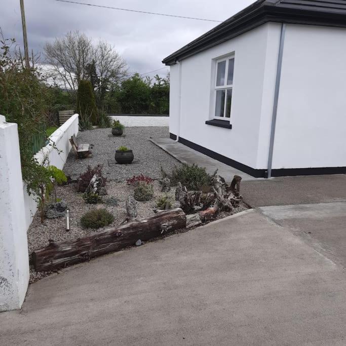 Cheerful Three Bedroom Country Cottage Ballina  Exteriér fotografie